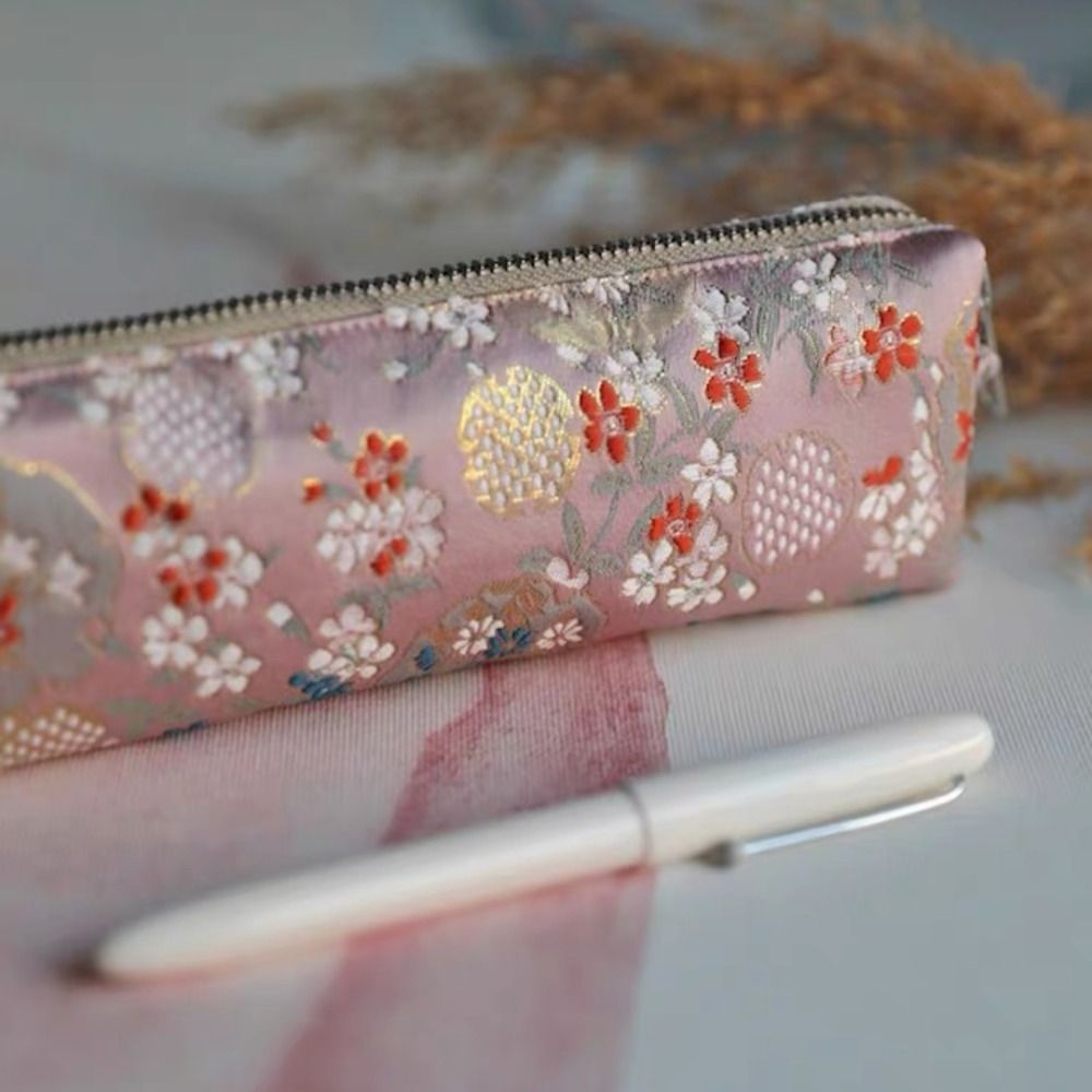 Trousse à crayons de style rét - Beauty Makeup School avis et prix