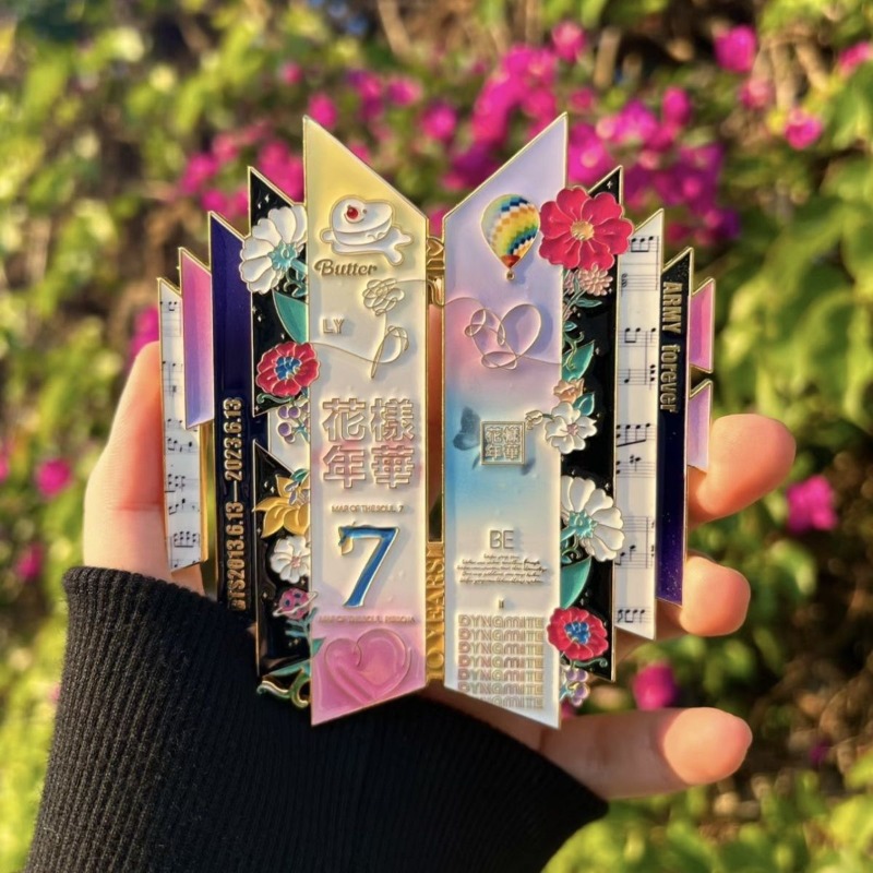 Badge métallique BT21 10ème an - Beauty Makeup Wholesale avis et prix
